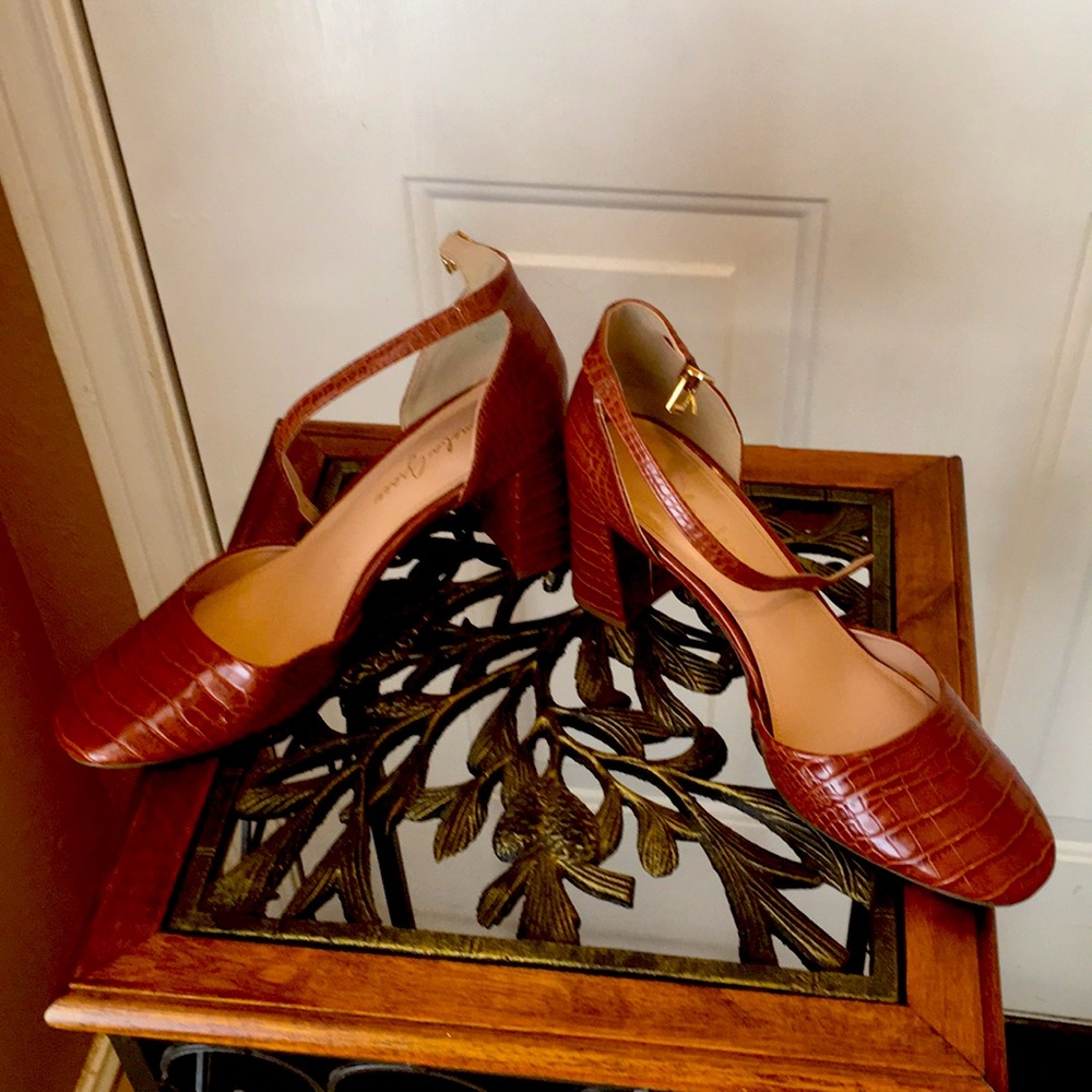 Amelia Grace light brown shoes size 7 1/2
